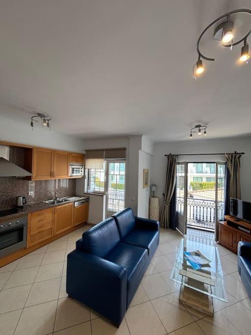 Blue Sun Apartment *